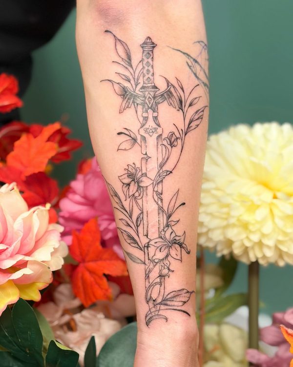 Un grand merci à Alex pour ce joli projet avec cette épée de légende 🥰🌻 Fait à @ikigai_tattoo_shop #tattoovillefranche #tattoomacon #tattool