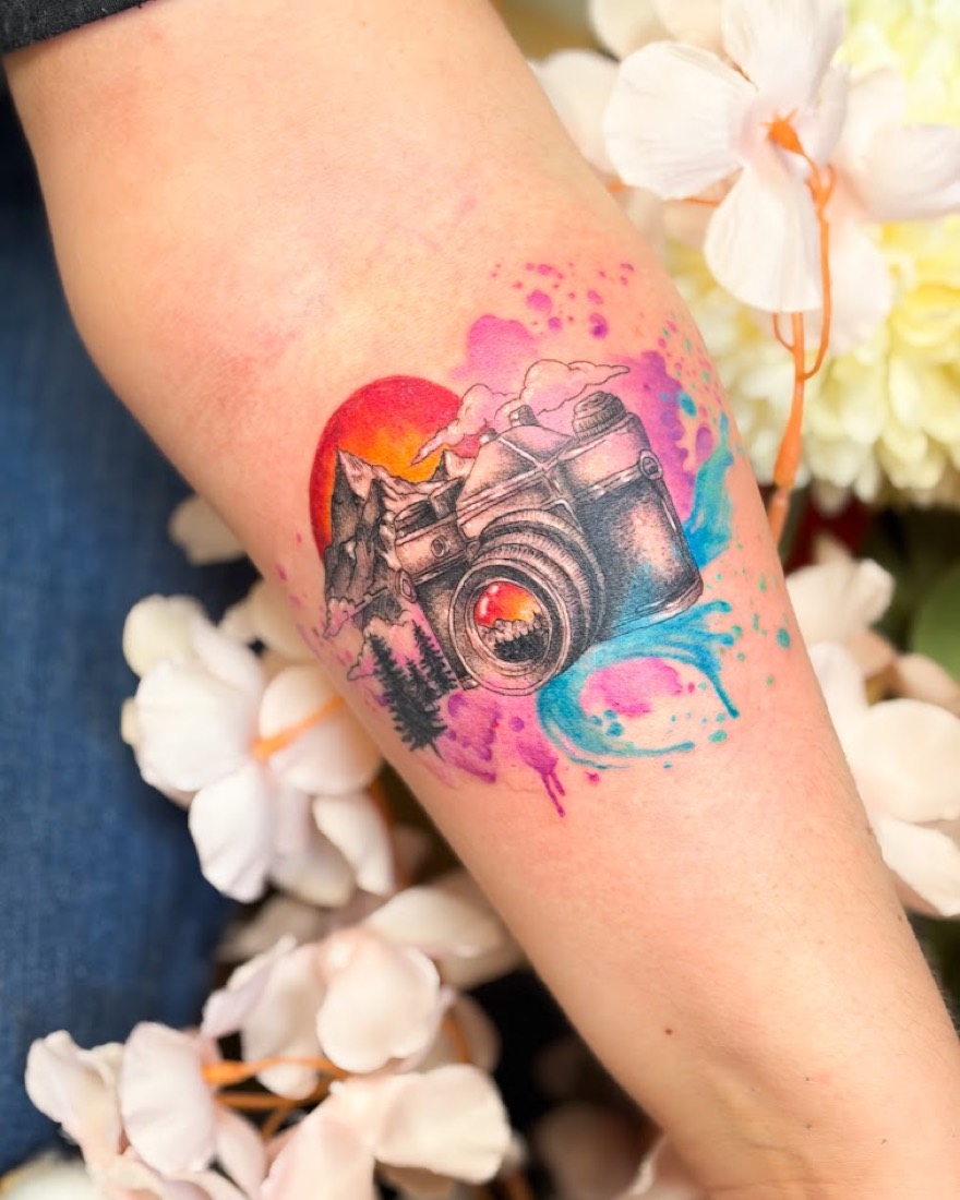 Tatouage Appareil photo réalisé par Erika, Phanpy Ink, Villefranche-sur-Saône