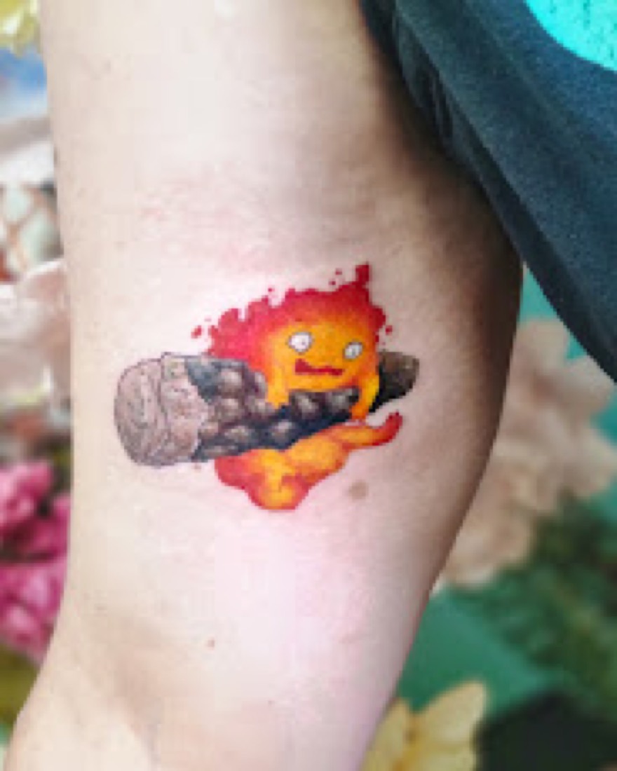 Tatouage Calcifer du Château ambulant en couleur, Phanpy Ink