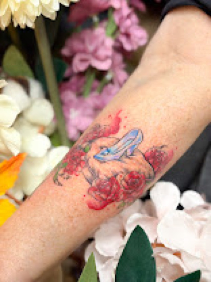 Tatouage Cendrillon réalisé par Erika, Phanpy Ink, Villefranche-sur-Saône