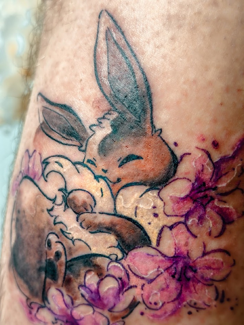 Tatouage Évoli réalisé par Erika, Phanpy Ink, Villefranche-sur-Saône