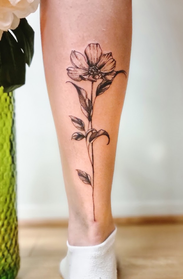 Tatouage Fleur réalisé par Erika, Phanpy Ink, Villefranche-sur-Saône