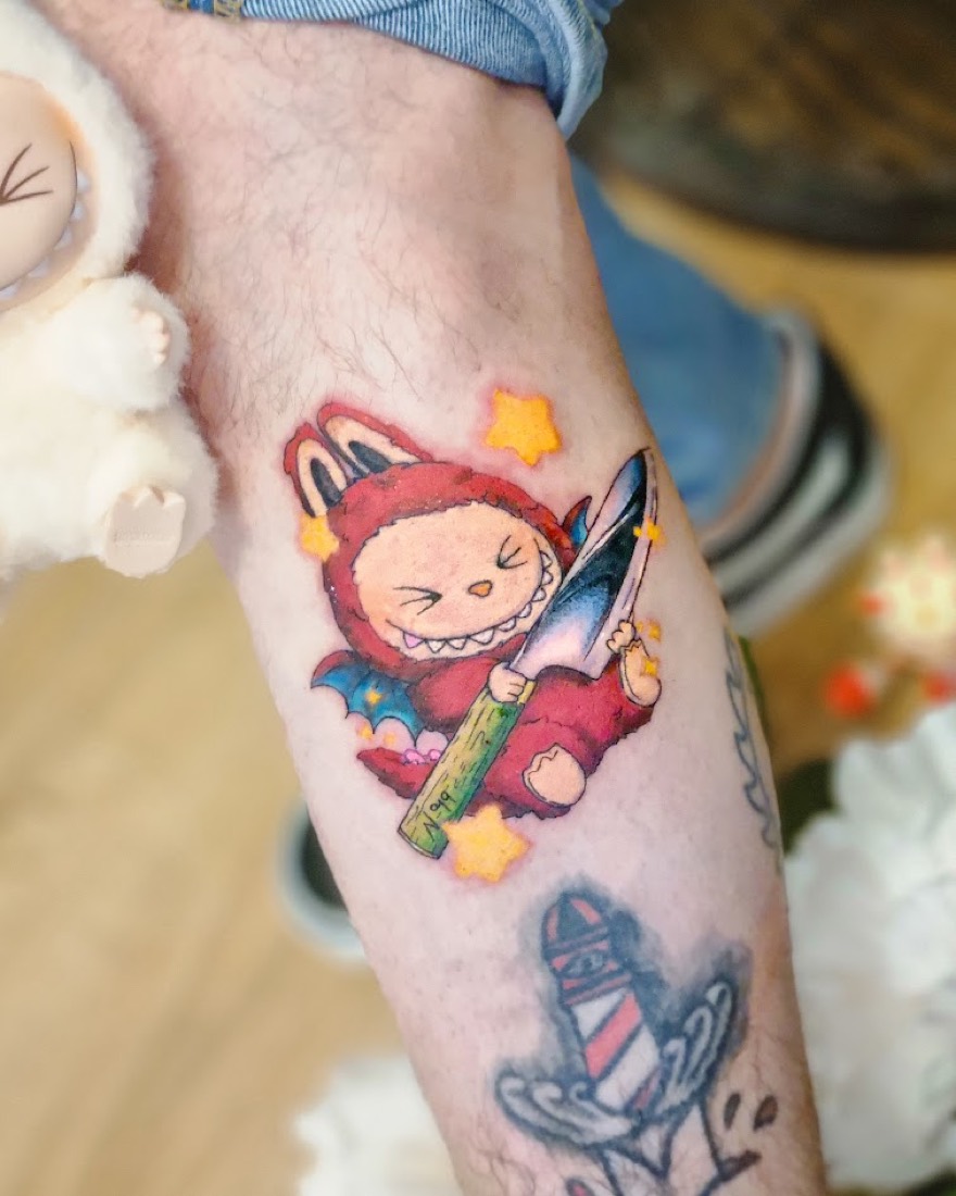 Tatouage Labubu réalisé par Erika, Phanpy Ink, Villefranche-sur-Saône