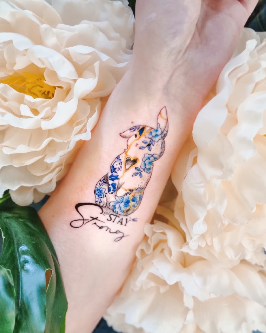 Tatouage Style porcelaine réalisé par Erika, Phanpy Ink, Villefranche-sur-Saône