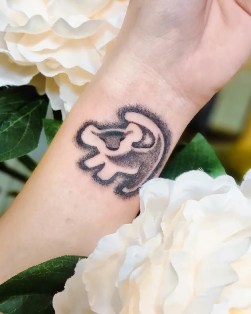 Tatouage Simba, Le Roi Lion, en couleur, Phanpy Ink