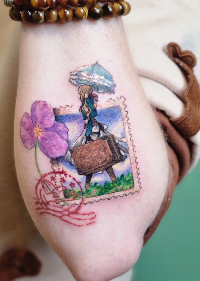 Tatouage Violet Evergarden en couleur, Phanpy Ink